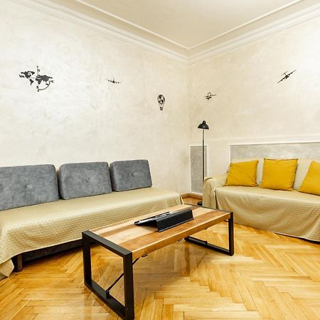 Mari&Emi Flat In Corvin Apartment บูดาเปสต์ ภายนอก รูปภาพ