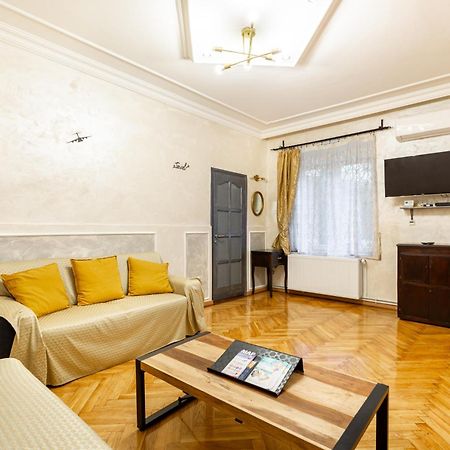 Mari&Emi Flat In Corvin Apartment บูดาเปสต์ ภายนอก รูปภาพ