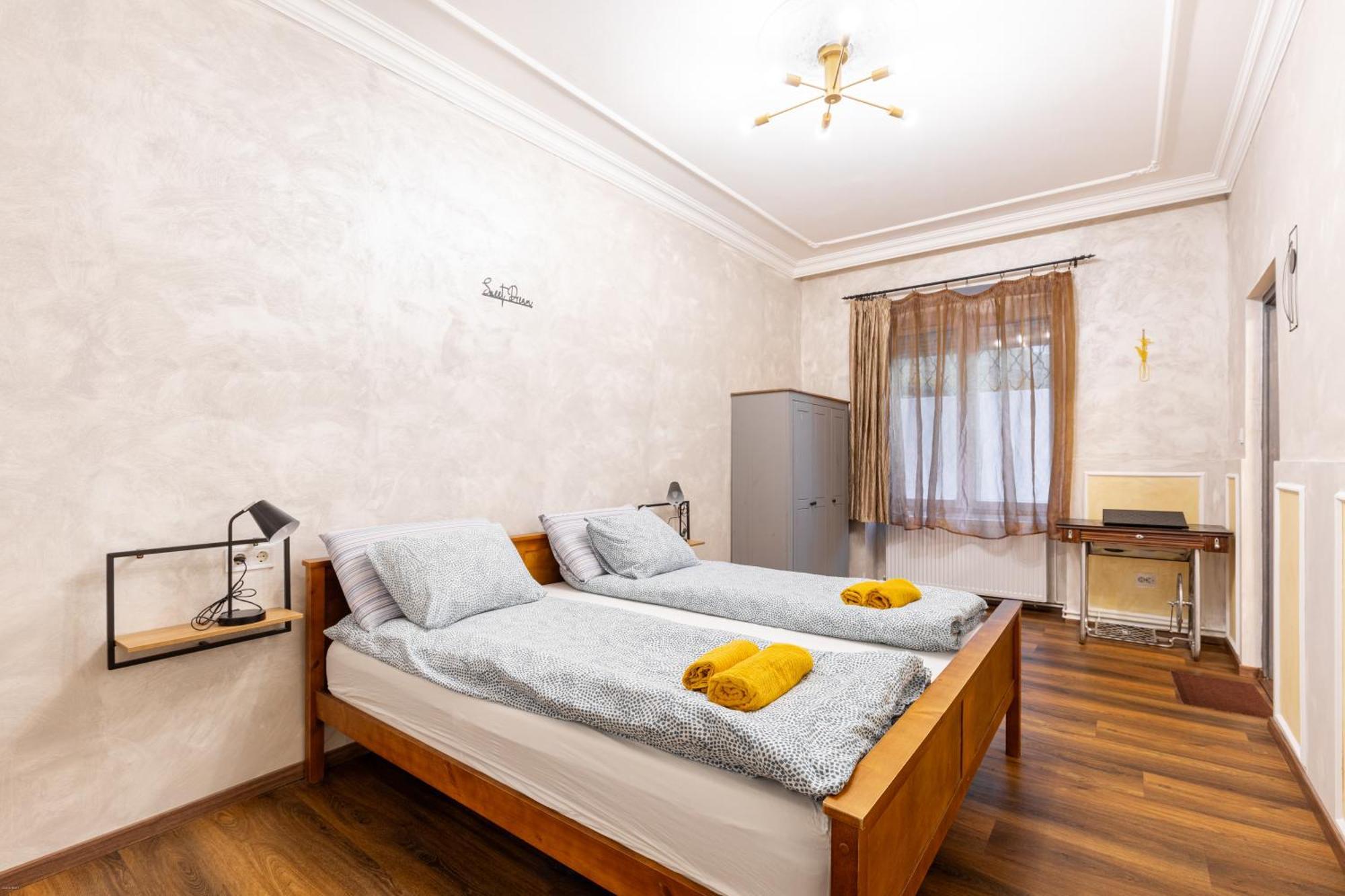 Mari&Emi Flat In Corvin Apartment บูดาเปสต์ ภายนอก รูปภาพ