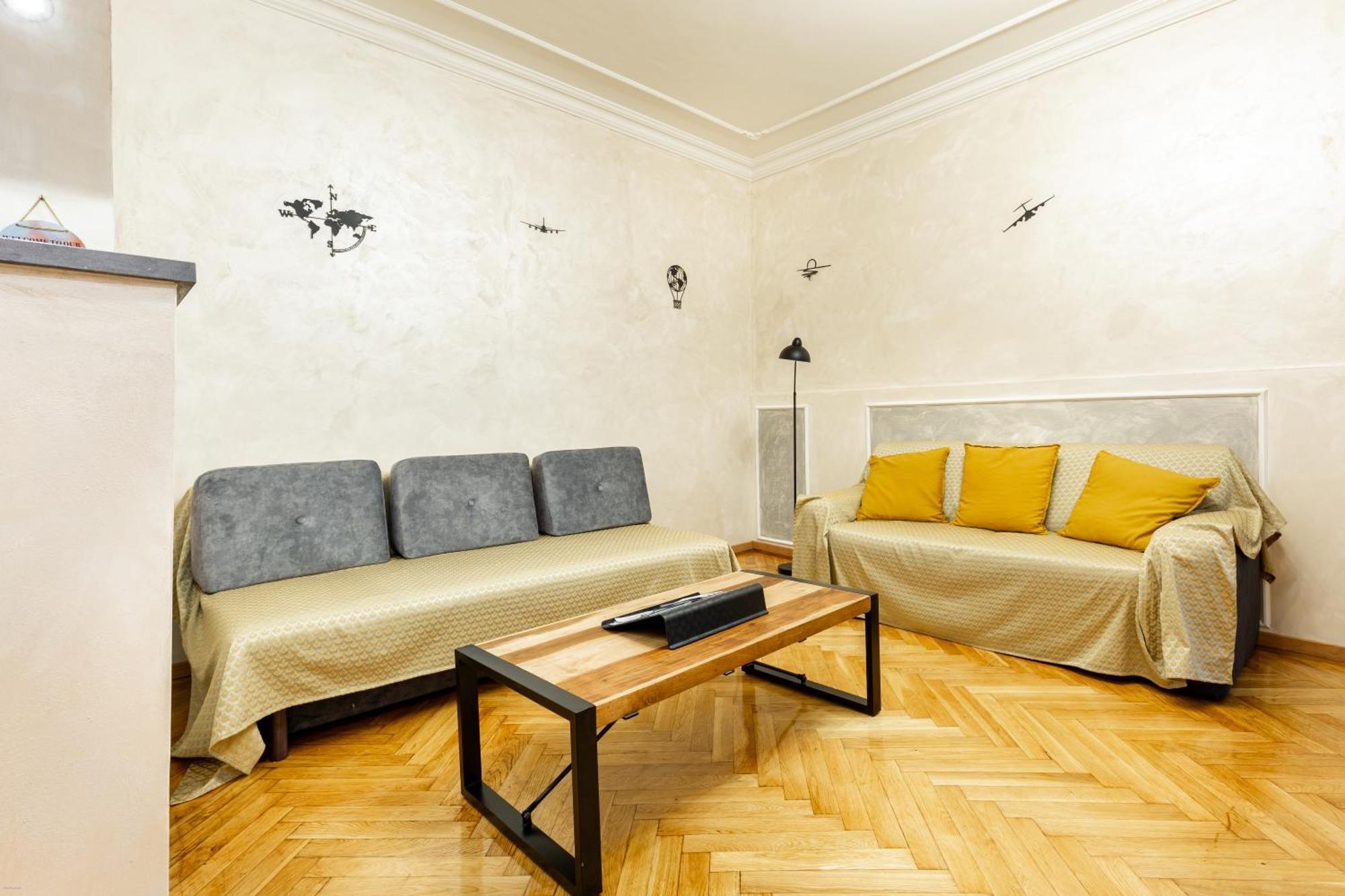 Mari&Emi Flat In Corvin Apartment บูดาเปสต์ ภายนอก รูปภาพ