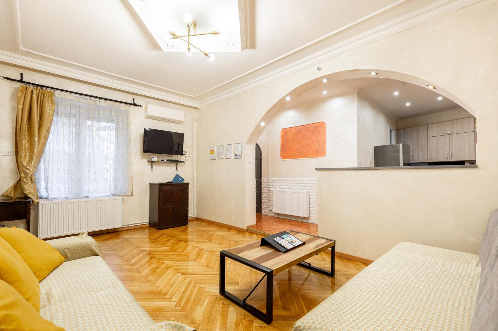 Mari&Emi Flat In Corvin Apartment บูดาเปสต์ ภายนอก รูปภาพ