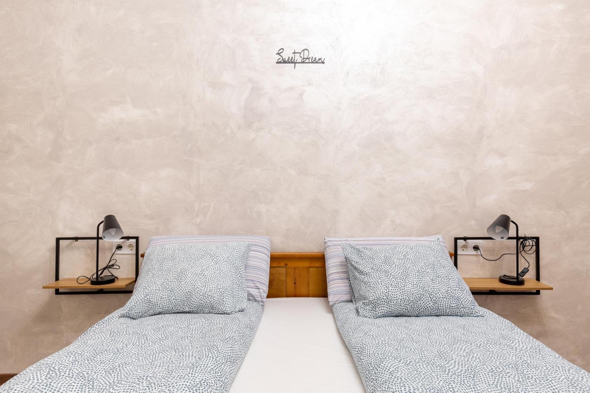 Mari&Emi Flat In Corvin Apartment บูดาเปสต์ ภายนอก รูปภาพ