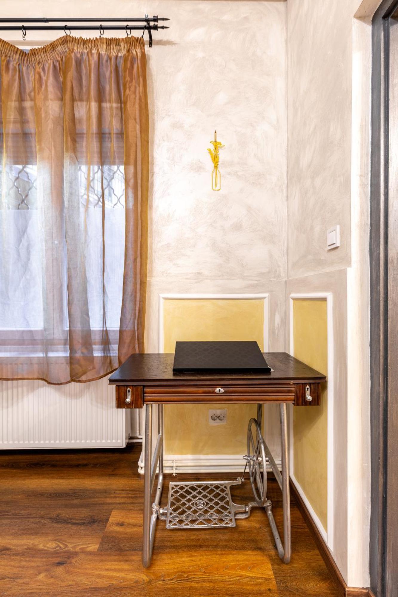 Mari&Emi Flat In Corvin Apartment บูดาเปสต์ ภายนอก รูปภาพ