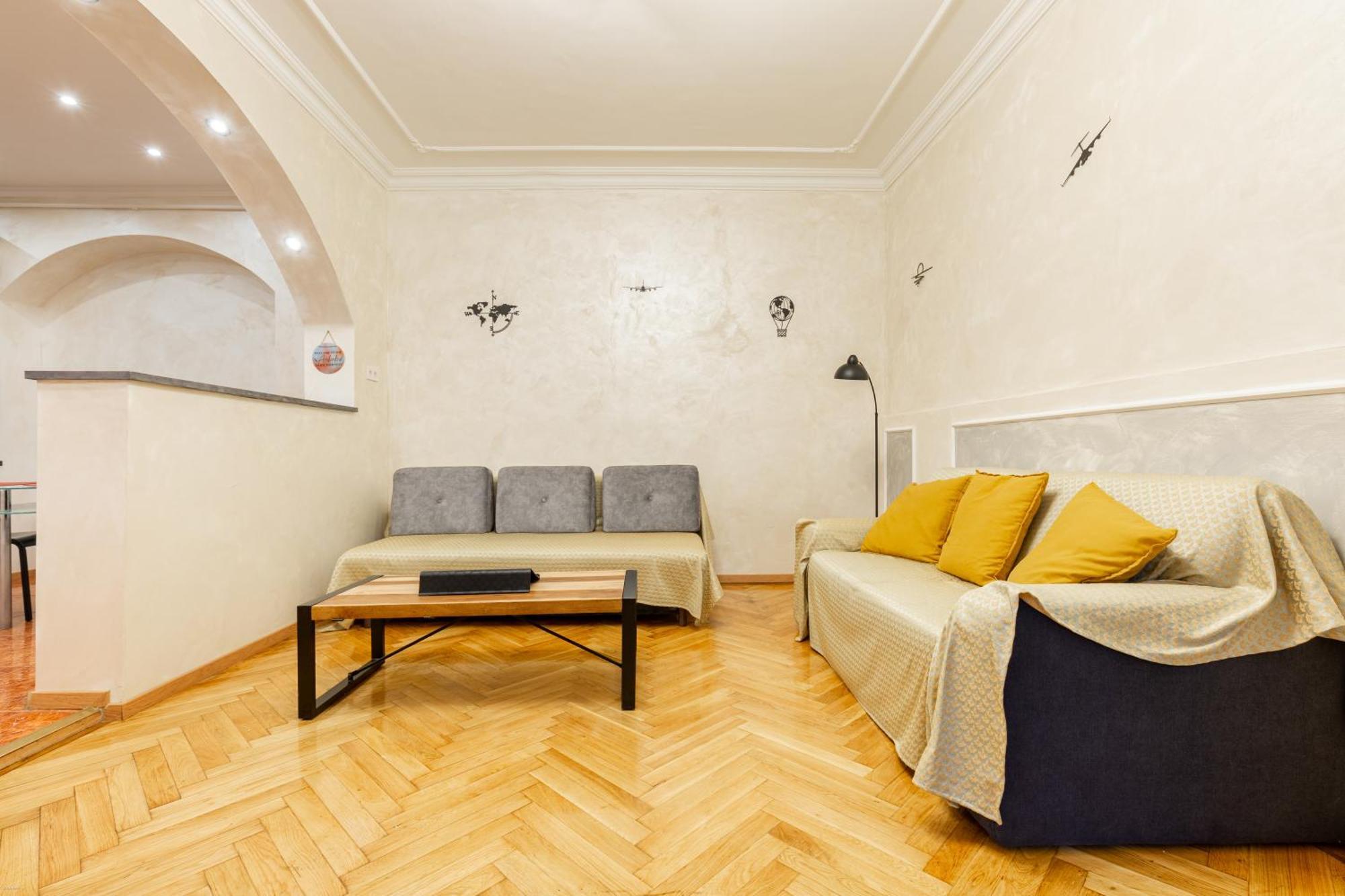 Mari&Emi Flat In Corvin Apartment บูดาเปสต์ ภายนอก รูปภาพ