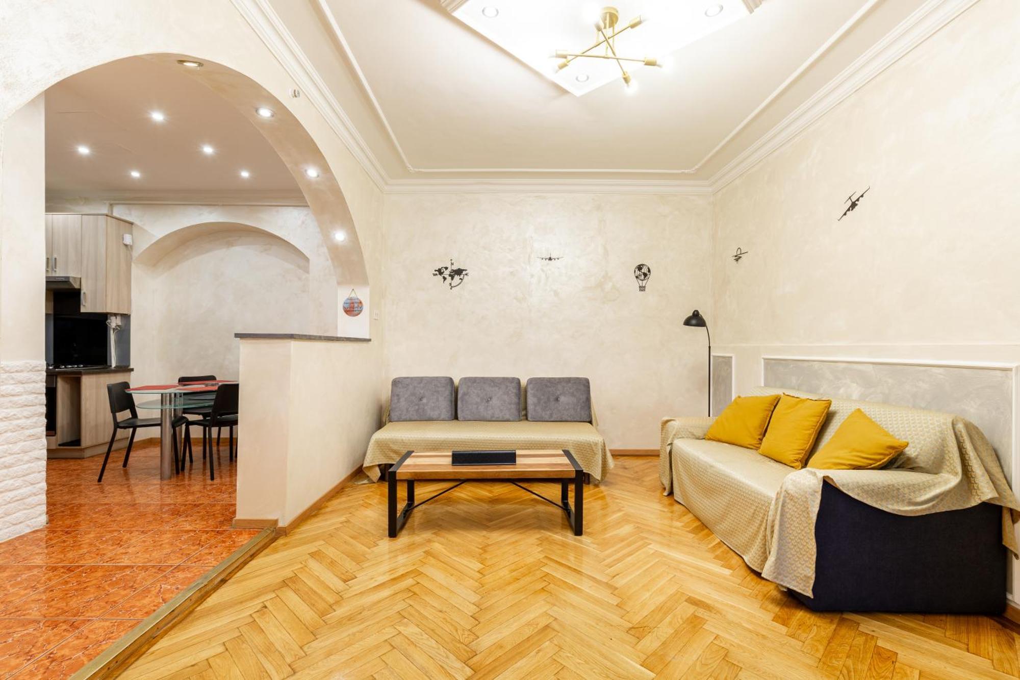 Mari&Emi Flat In Corvin Apartment บูดาเปสต์ ภายนอก รูปภาพ